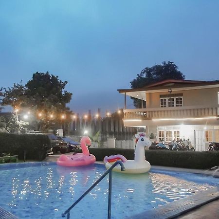 Hotel Reddoorz Near Taman Safari 2 Bogor Esterno foto