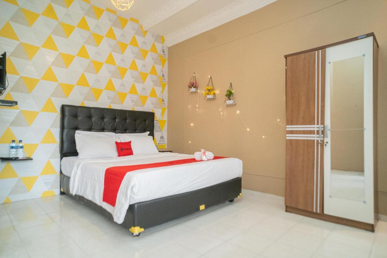 Hotel Reddoorz Near Taman Safari 2 Bogor Esterno foto
