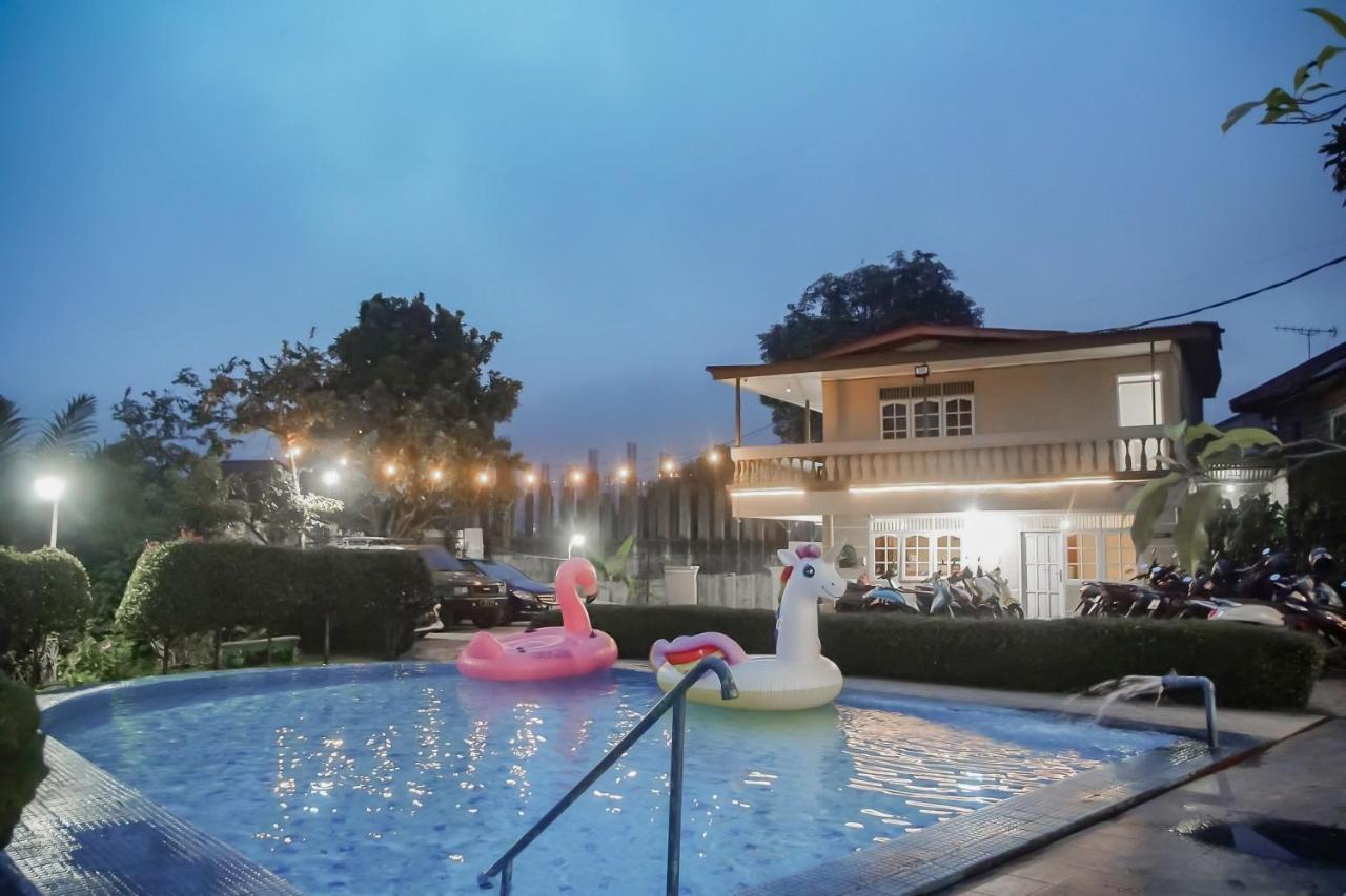 Hotel Reddoorz Near Taman Safari 2 Bogor Esterno foto