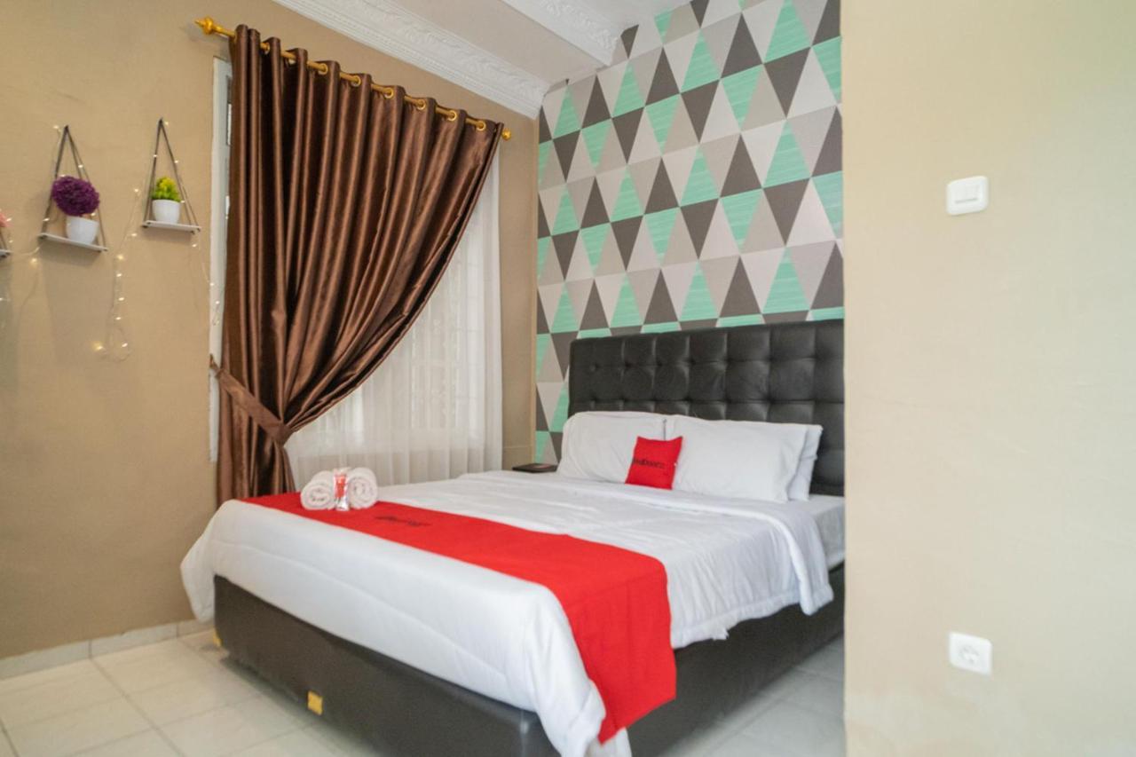 Hotel Reddoorz Near Taman Safari 2 Bogor Esterno foto