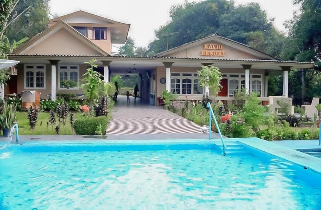 Hotel Reddoorz Near Taman Safari 2 Bogor Esterno foto