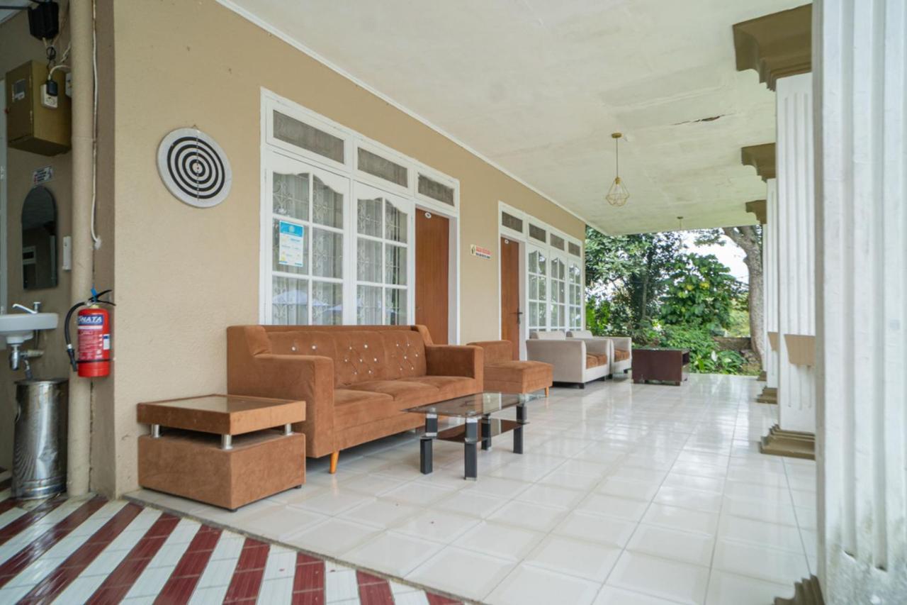 Hotel Reddoorz Near Taman Safari 2 Bogor Esterno foto