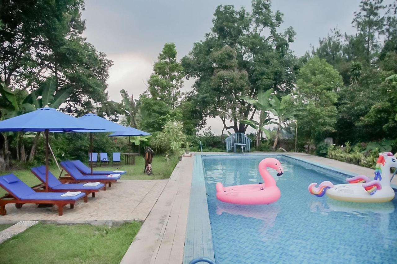Hotel Reddoorz Near Taman Safari 2 Bogor Esterno foto